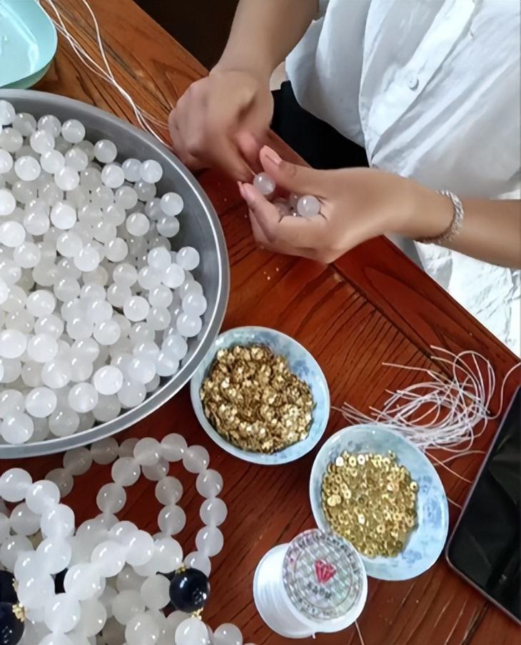 40万变成300块！这种专盯已婚女性的“杀鸟盘”，到底有多可怕？事情的开端并