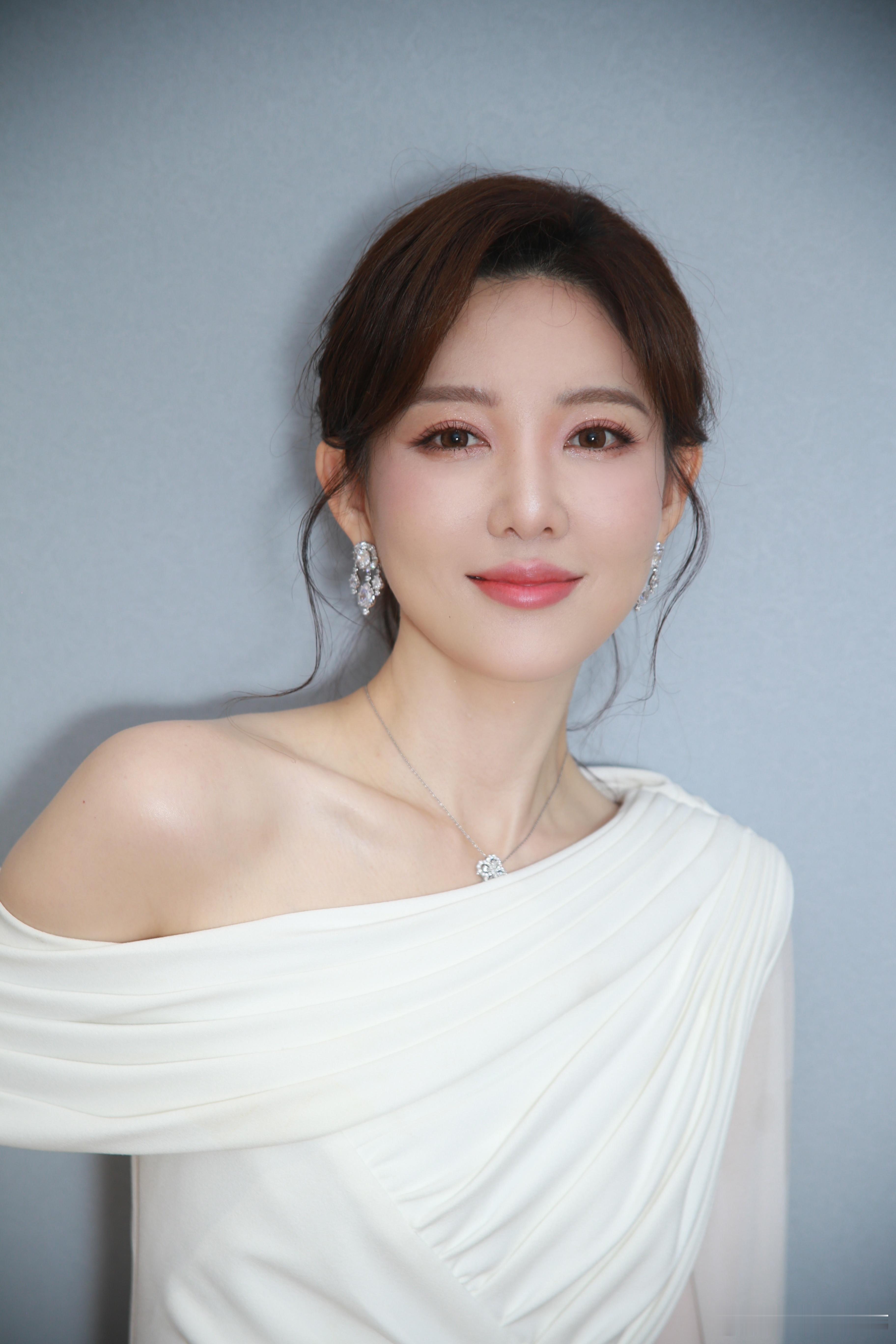 电影频道主持人郭玮