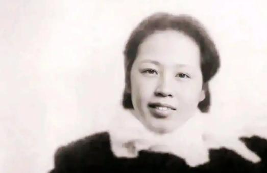 1949年，刘伯承听说原配还活着，并且日子过得很艰苦，就托人给她带信，想把她接到