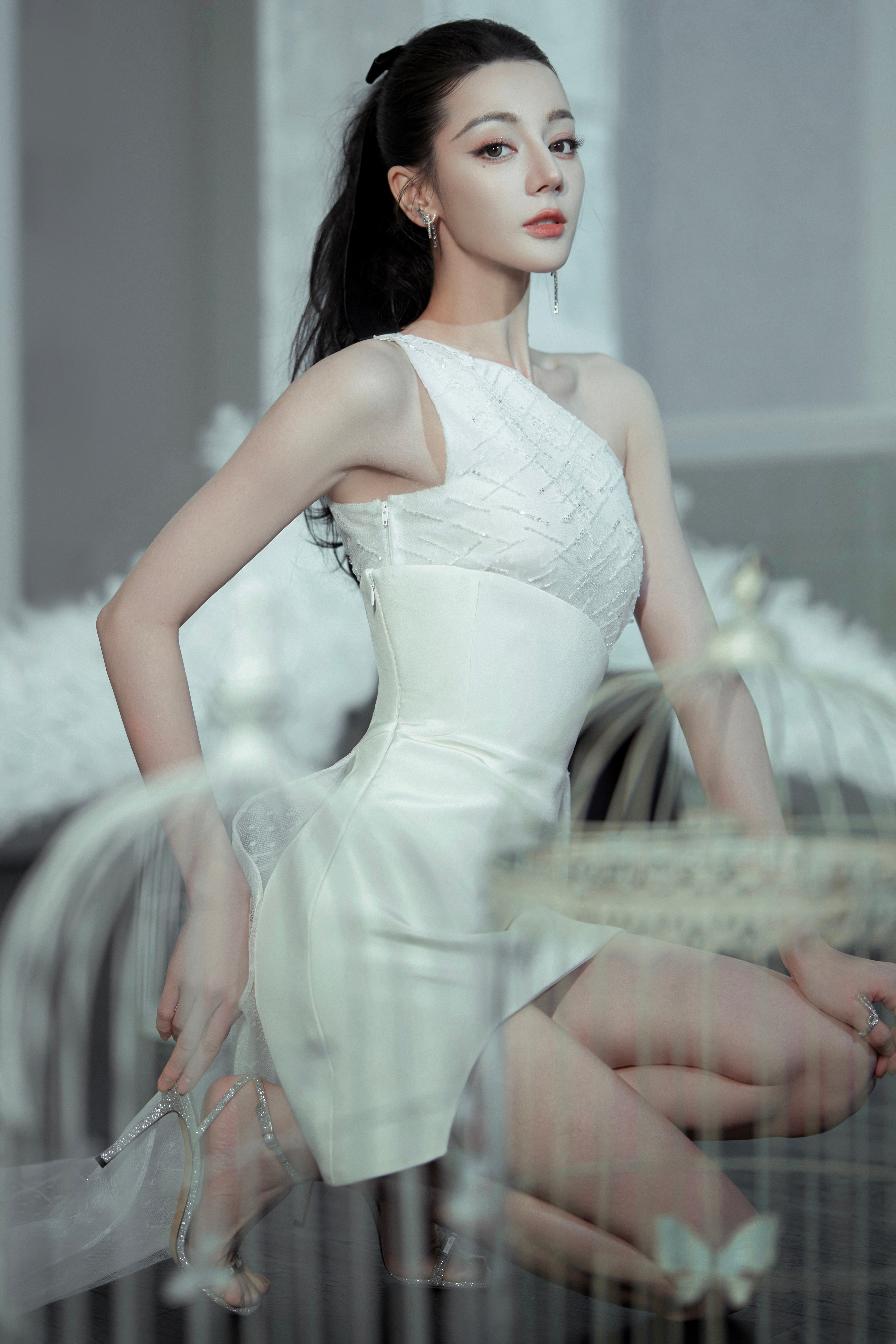 迪丽热巴用腿刹车巴巴的大长腿就是这么权威​​​