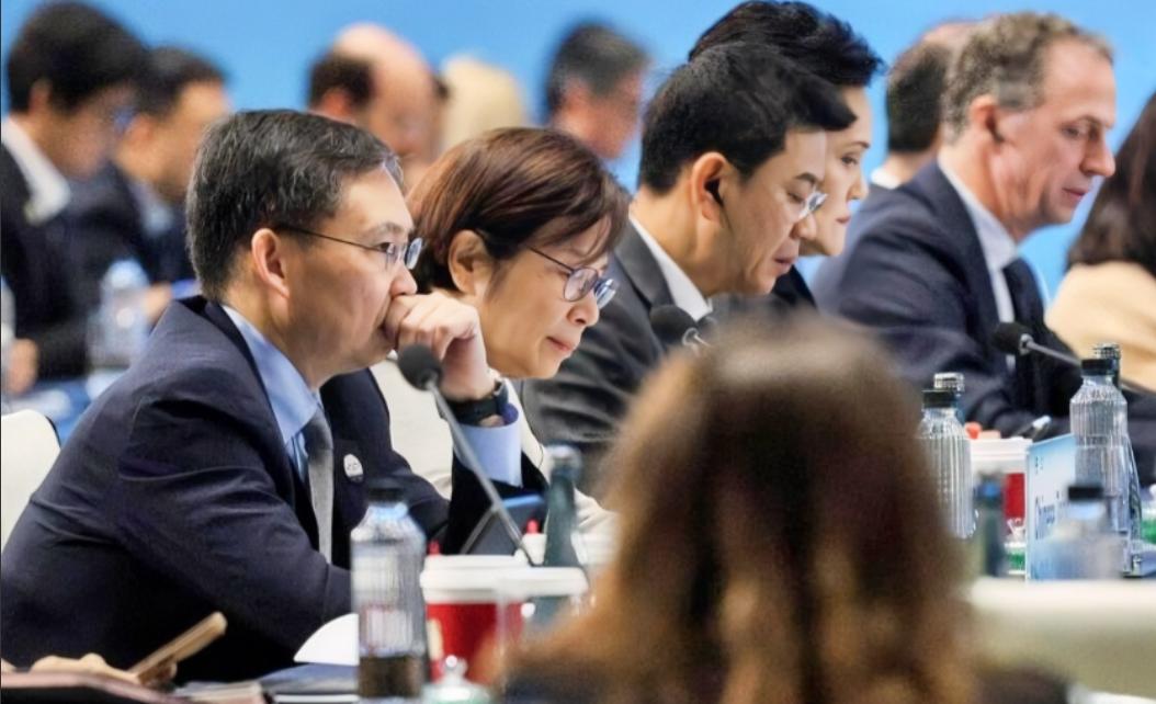 台政要在苏州APEC会议上公开喊话！全场愕然，这一幕定格了！ 国务院台湾事务