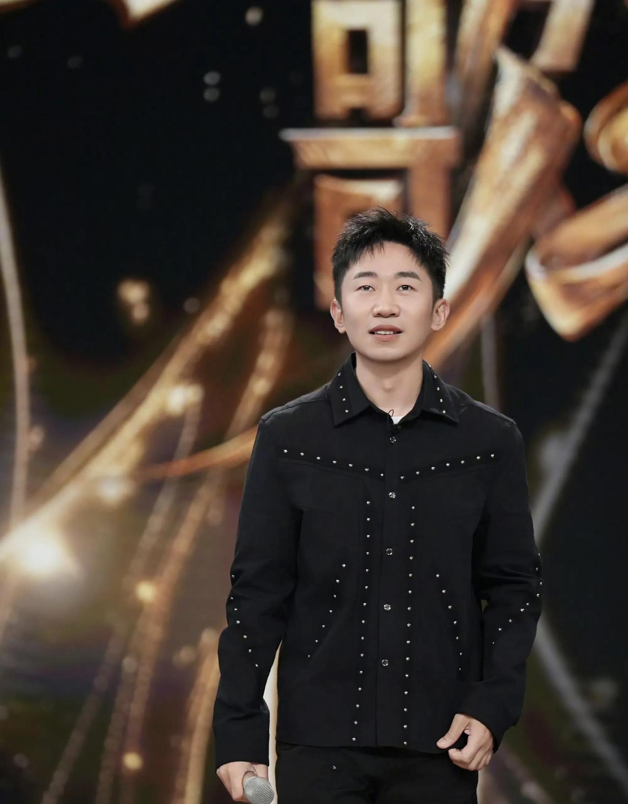 今天听过最动人的声音，莫过于那如“百灵鸟”般婉转清亮的歌声了。它像带着清晨的露珠