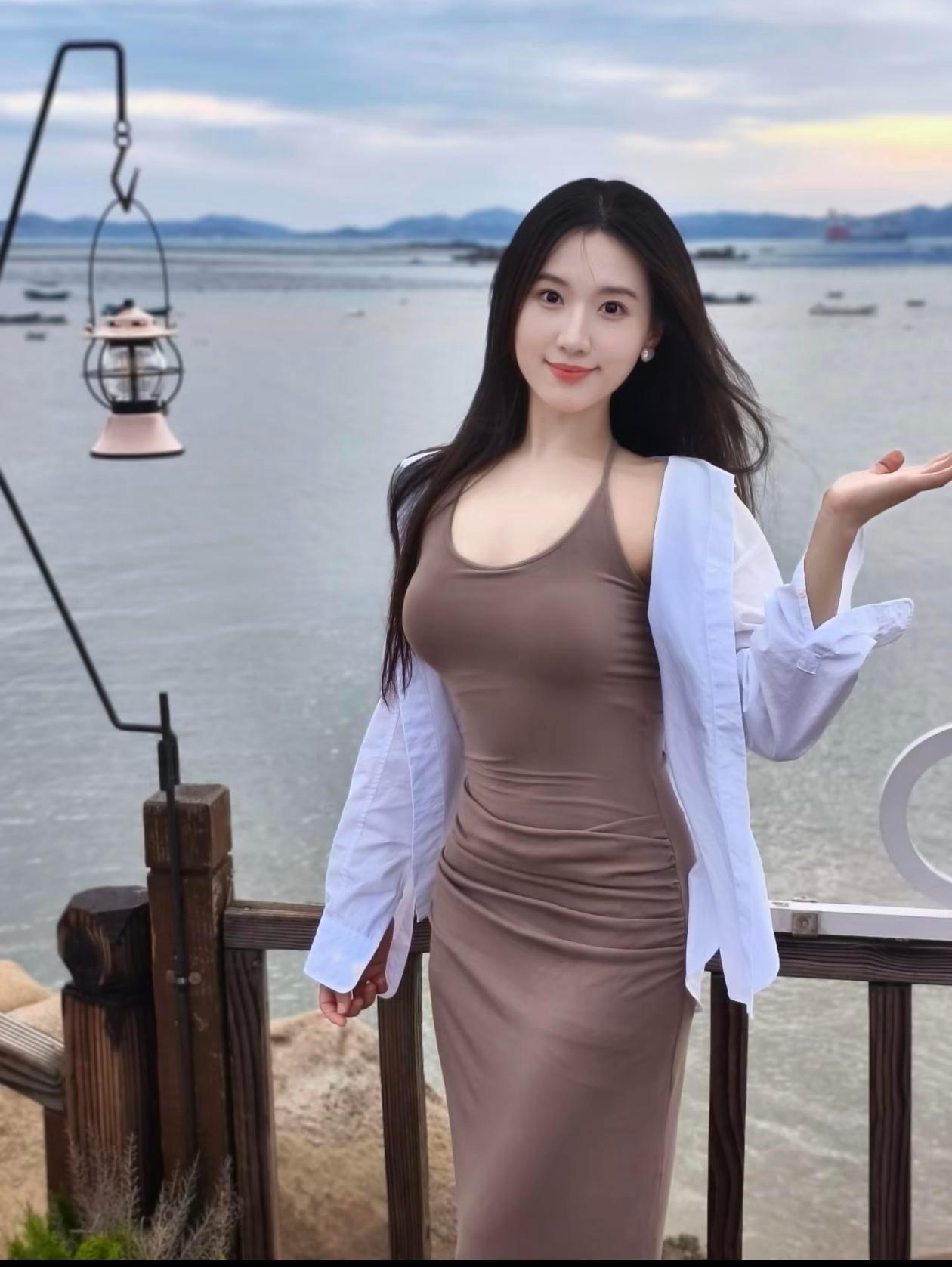 海边晚风刚刚好，有没有人一起来看海上落日？