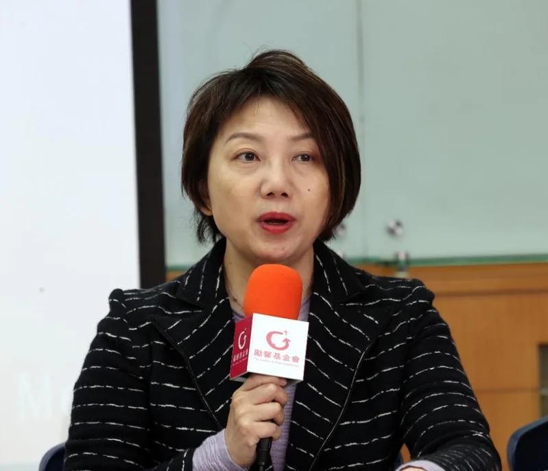 国民党主席郑丽文今（8日）上午在南京中山陵，发表演说期间数度哽咽，民进党立院党团