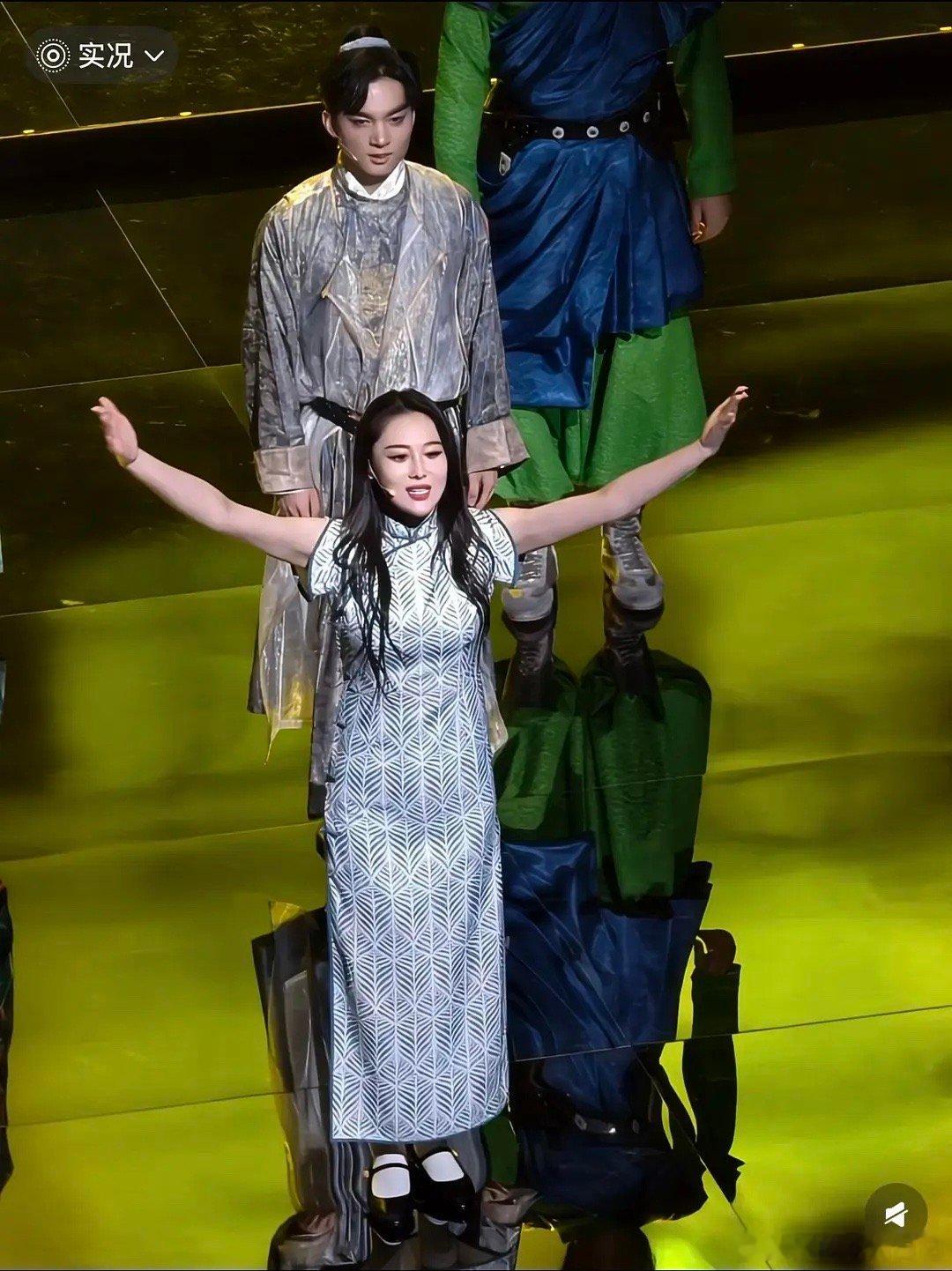 张馨予是不是有点照骗…小红书的生图她自己的🫘发的