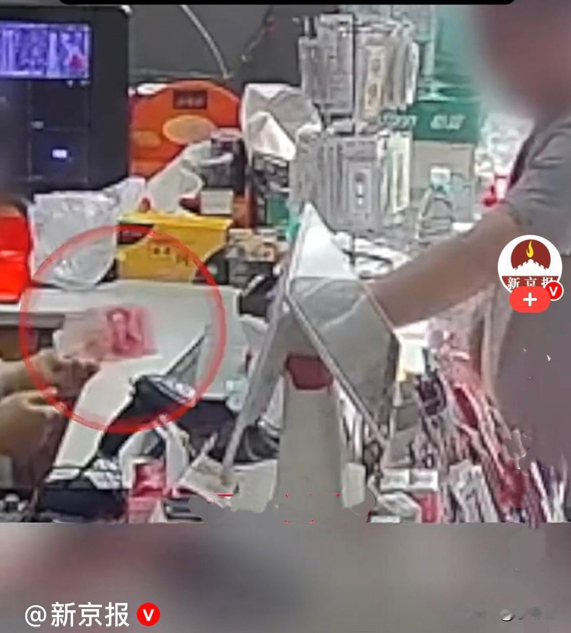 近日，湖北宜昌一家便利店，发生了一起专门坑小店店主的找零骗局，全程套路满满，幸