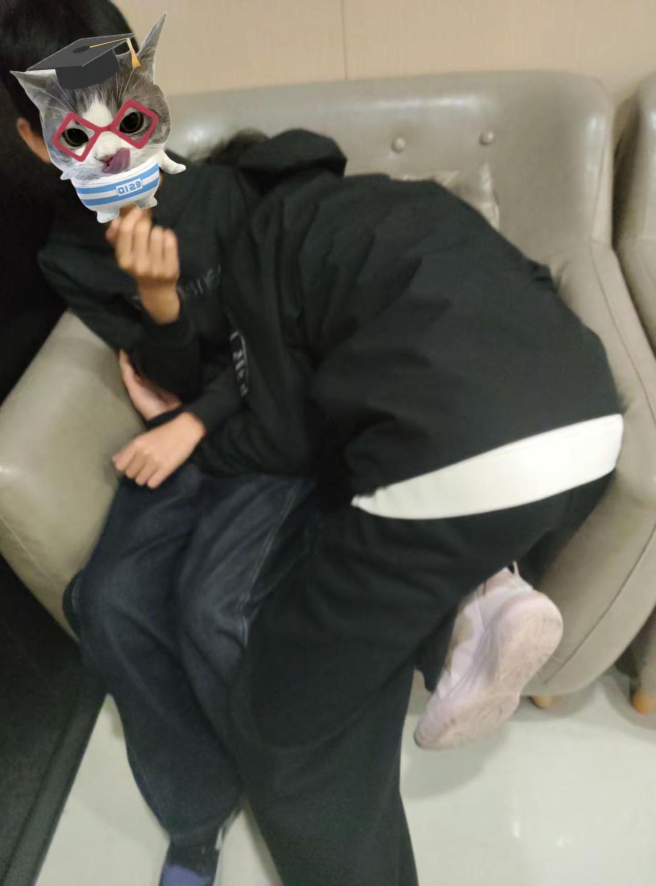 这是俩男的他俩好像是gay.无不良反应