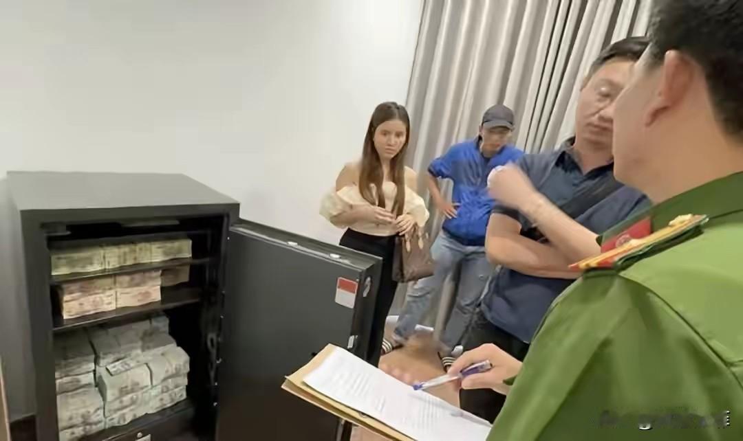 越南胡志明市，一越南前空姐和他的中国男友一起经营了一家餐厅，表面是餐厅娱乐，背地