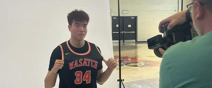 16岁中国前锋美高首秀11投7中砍22分，三分5中4还有单手劈扣，上海队一口气送出四个国青苗子，CB