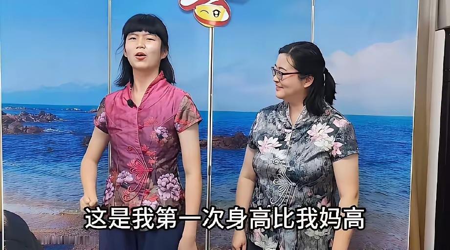 网传相声夫妻李宏烨的相声事业后继有人，儿女都加入了他们的校园相声或者公式相声当中