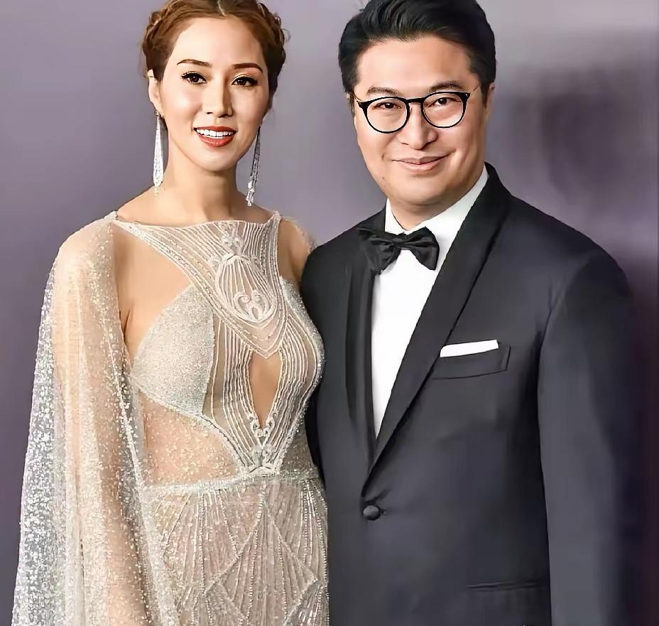 刷到李家诚的资料，我才发现现实里真有偶像剧男主级别的人生——爷爷打金器起家，爸爸