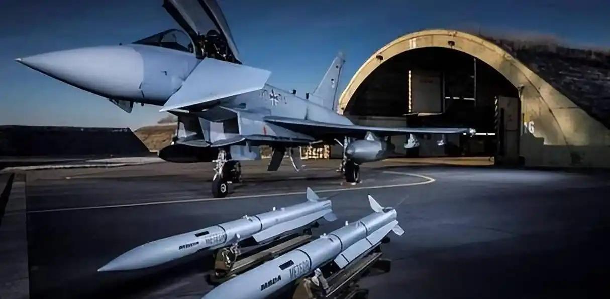 无翼“光棍弹”太强悍！霹雳16改写电子战规则，歼-20如虎添翼。谁能想到，一款外