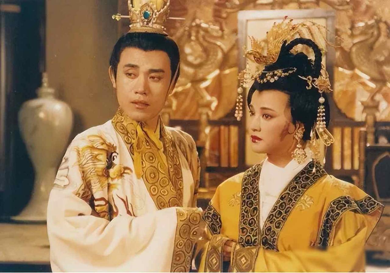 整整25年的太子，仅仅6个月的皇帝，换来5个月的太上皇长安城最深的宫墙里，李诵