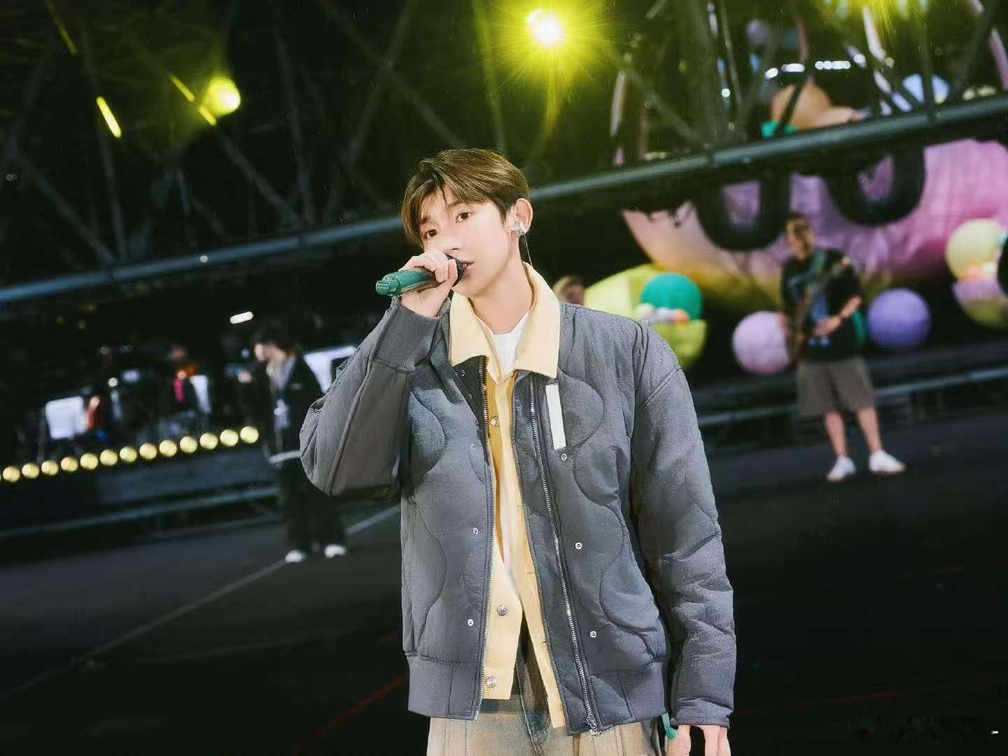 王源宜昌站彩排照王源宜昌演唱会彩排照王源宜昌站彩排照​​​