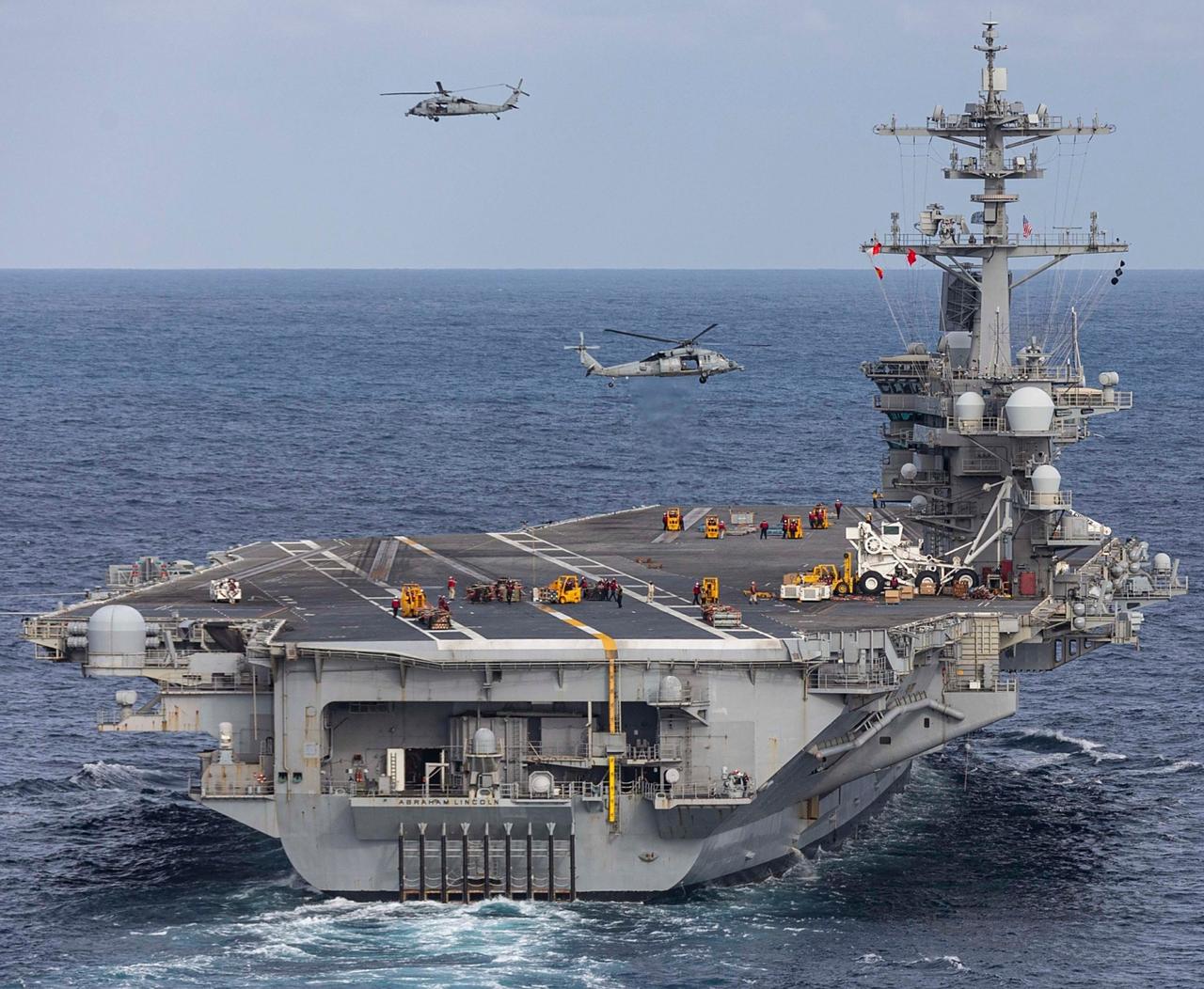 美国这次的损失可能真的大了，“林肯”号航母疑似遭到了伊朗导弹的袭击！以色列第九