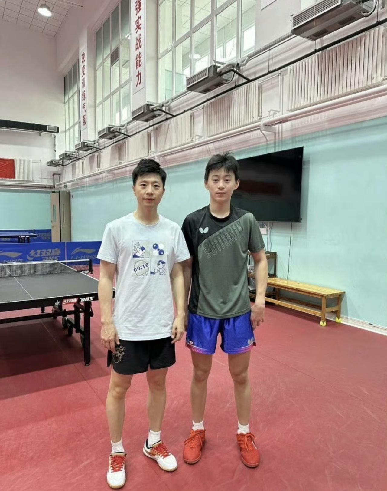 国乒对省队太好了：马龙陪练郭冠宏17岁来自台南的小将郭冠宏，最近在北京队训练