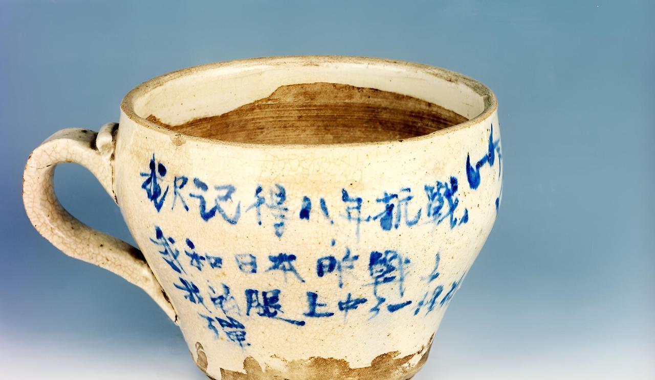 2008年，一位父亲带着几岁的孩子，正在参观博物馆。突然，孩子惊讶地说：“爸爸快