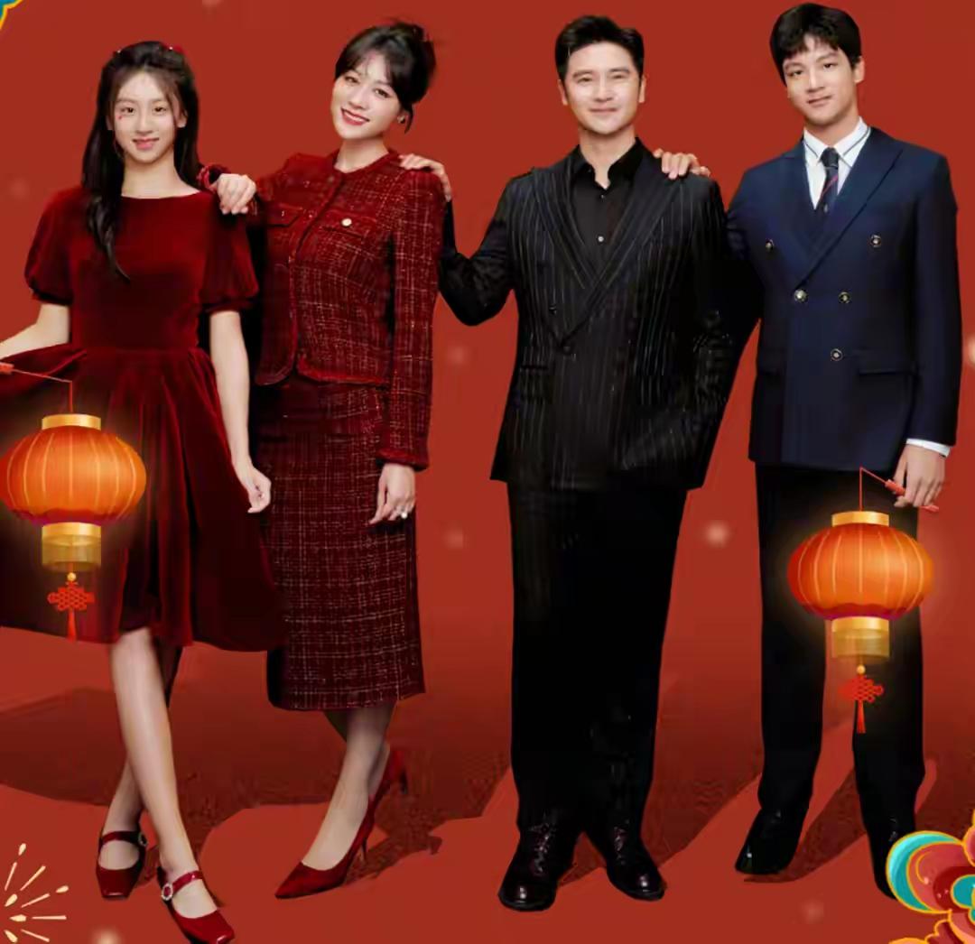 这一家的颜值惊艳到我了，女儿，儿子构成了一个好字。爸爸，妈妈的颜值没的说，女儿，
