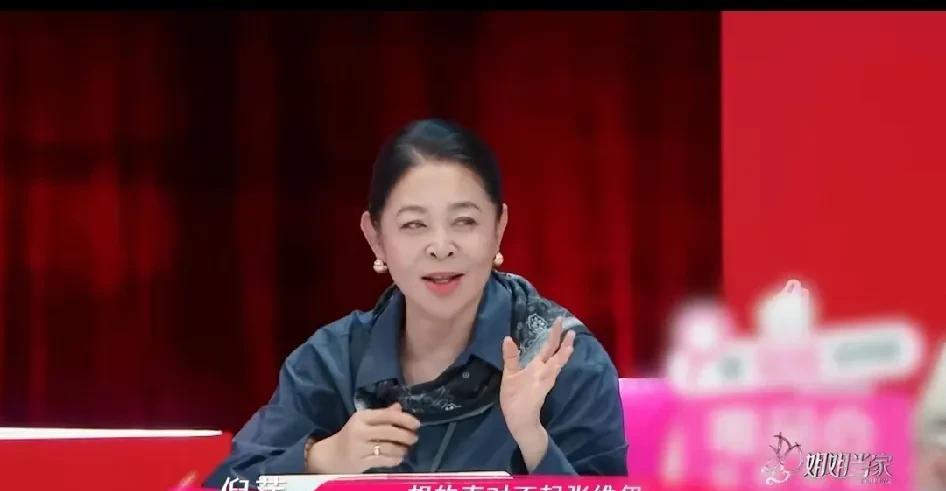 倪萍真敢说，每次都能说出点儿不一样的观点，她明确指出董璇再婚是不明智的，既然担心