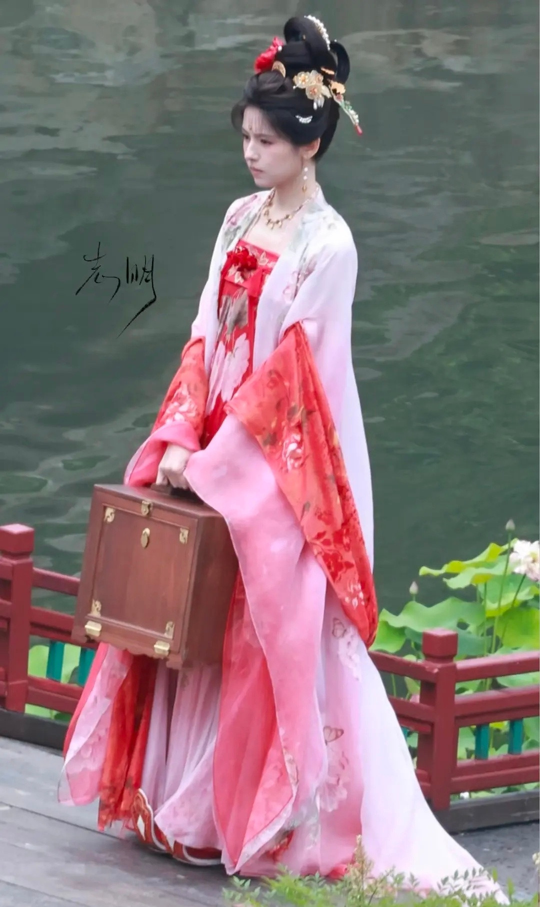 攻玉女主新造型，怎么有丝照搬的意味？