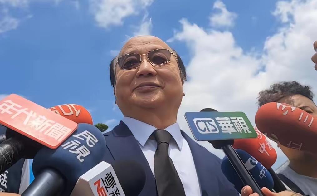 前台中市长胡志强发表声明。今天5月13日，特朗普马上要来中国访问了。就在这节