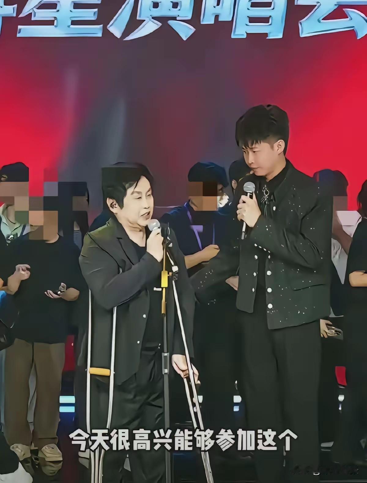 最近郑智化可真是娱乐圈的风云人物，从“轮椅维权者”秒变被群嘲的“戏精”。他在社交