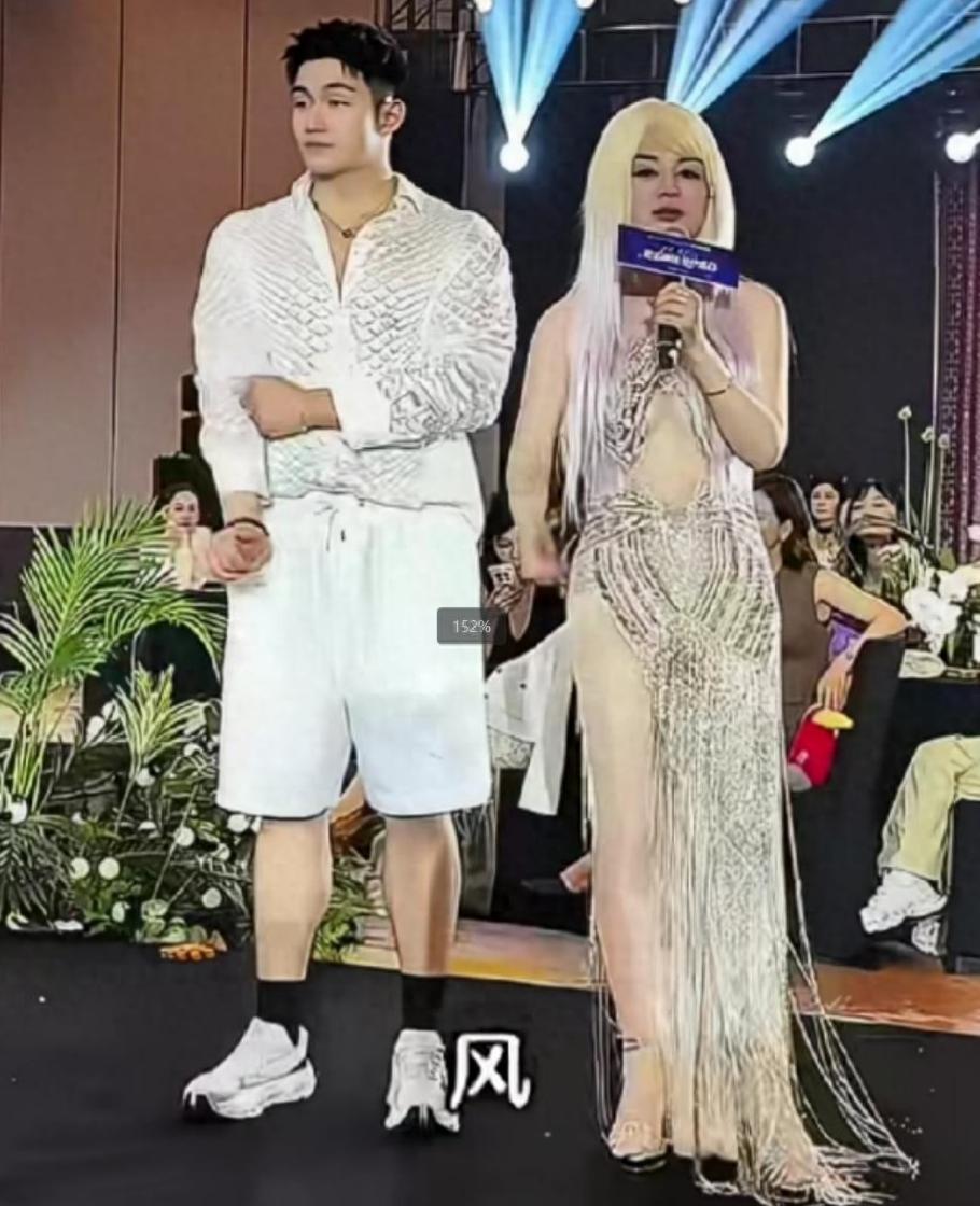 55岁于文红带25岁男友出席上海高端名媛聚会！于文红当年55岁，一手创办虞美