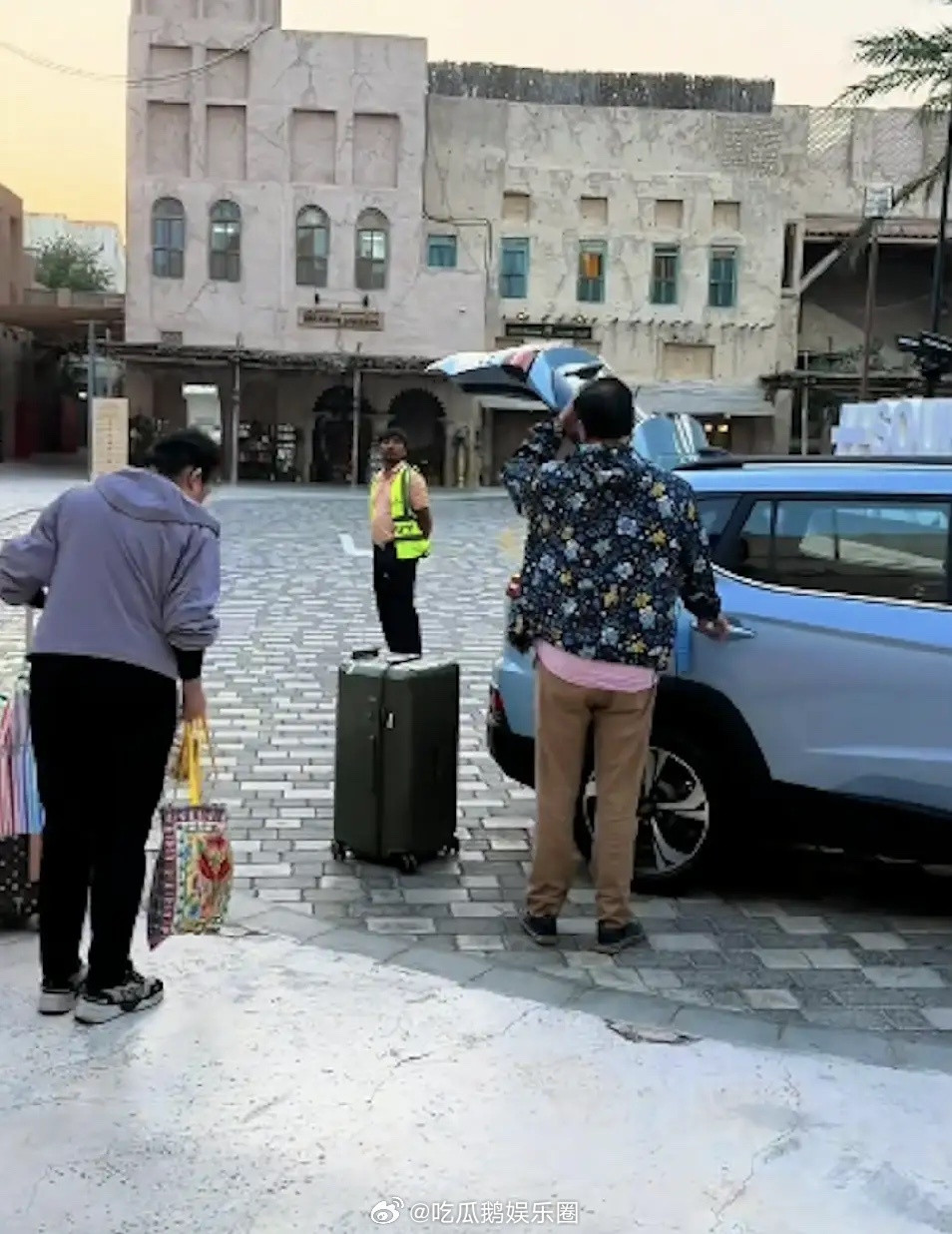 陈浩民夫妇离开迪拜报平安，自曝彻夜未眠抢机票，经济舱一张一万！