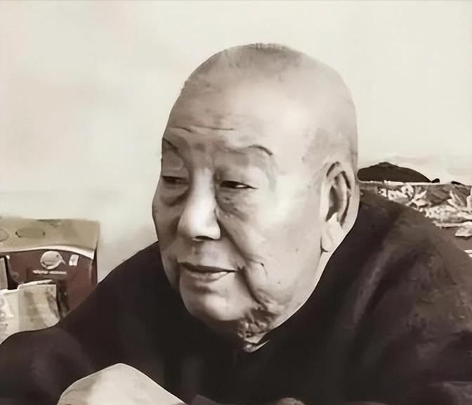 1951年，李奇微派出两个连的空降兵，企图切断志愿军补给线。排长唐满洋率领已经饿