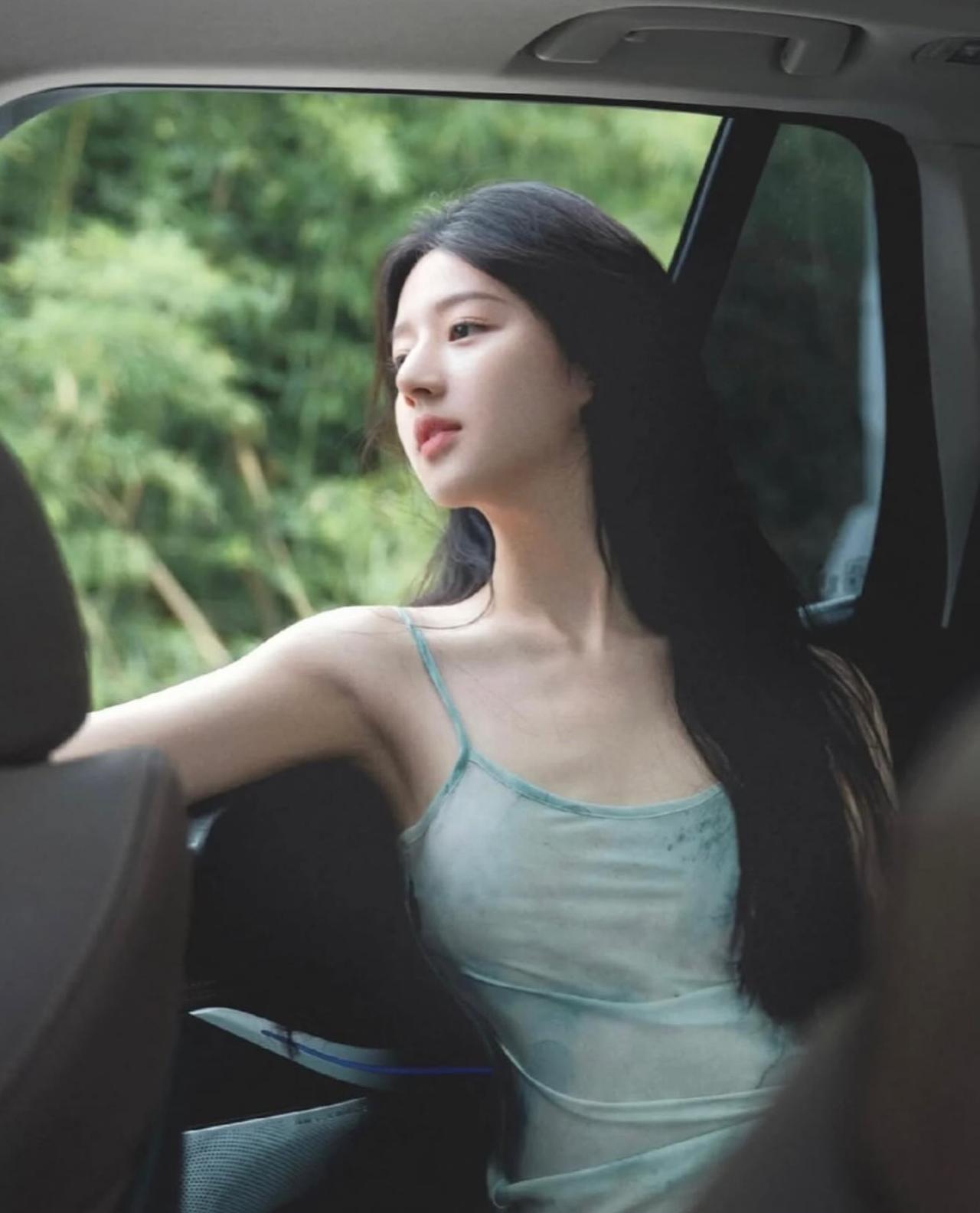窗外的风景，车内的少女，静谧的时光分享甜美小姐姐随手拍减龄少女感穿搭