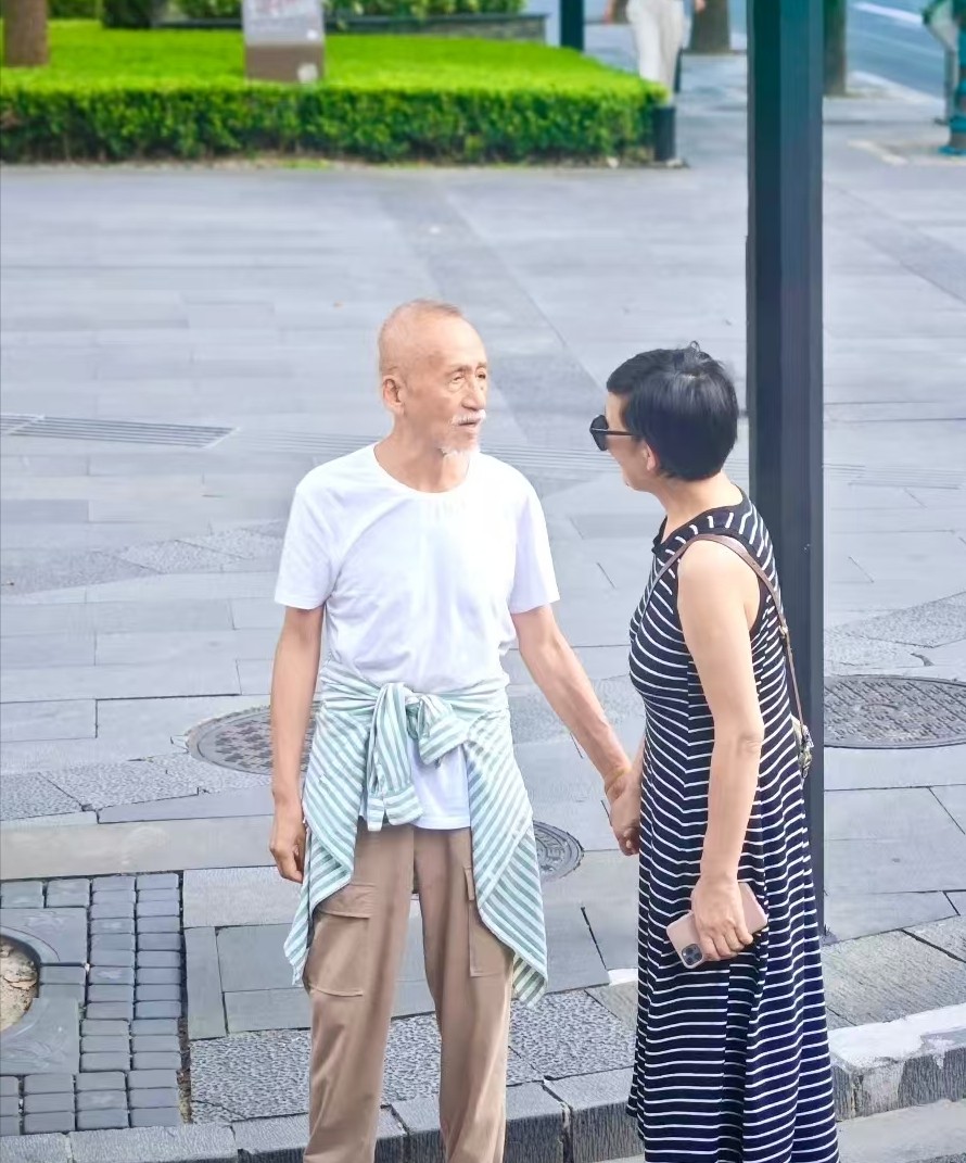 陈彼得老师这一生啊，算是值了。他这辈子干成了三件事，一点儿遗憾都没留下。