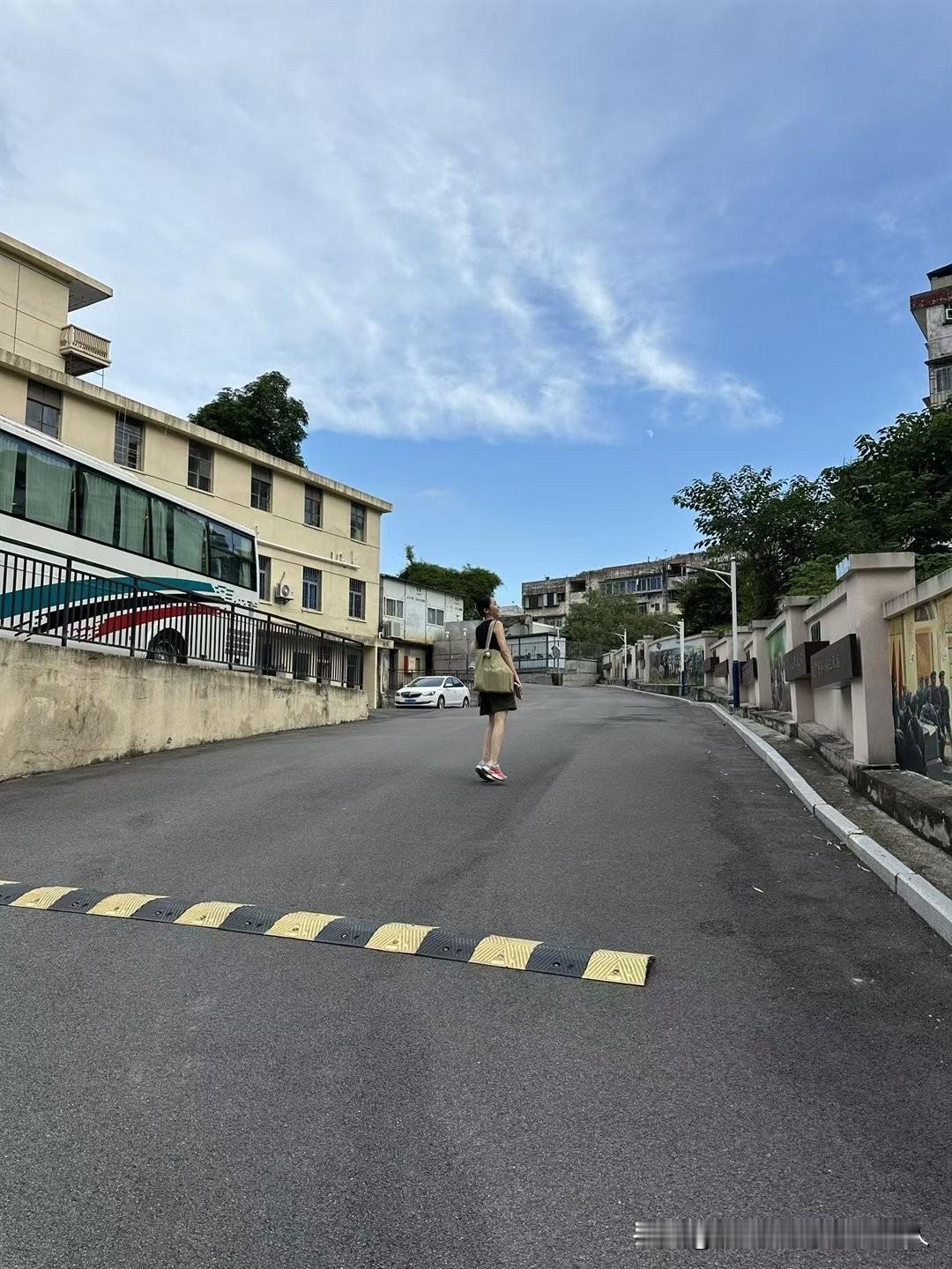 不知道你有没有过这样的经历：掏心掏肺帮过的人，转身就把你卖了；满心欢喜踏入的圈子