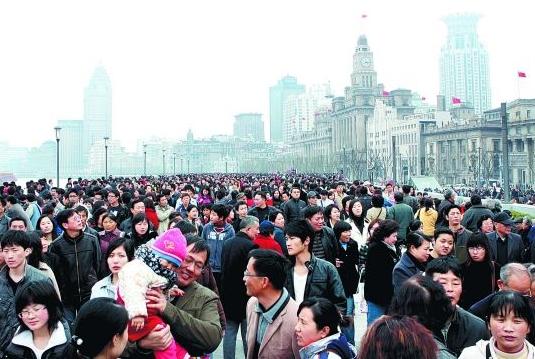 先给大家说一个扎心的结论：未来十年，差不多有将近一半的中国人会重新找地方安家。这