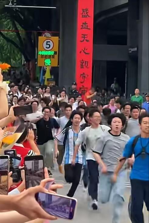 “你只是高考完，不是家里突然有钱了”，安徽女孩这段话，真的说到无数普通家长心坎里