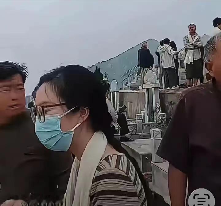 田静不刻意亲近许敏姚师兵夫妻，也不带着孩子亲近，其实也挺好的，起码说明她人品好
