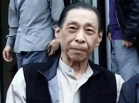 1991年，杜月笙的儿子杜维善来到北京，打算收回父亲购置的四合院，但住户拒不承认