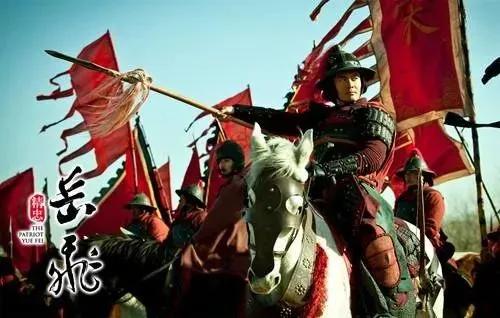 绍兴十年，岳飞的军队打到了郾城、颍昌，连续击败金军，形势一度相当主动。前线捷报传
