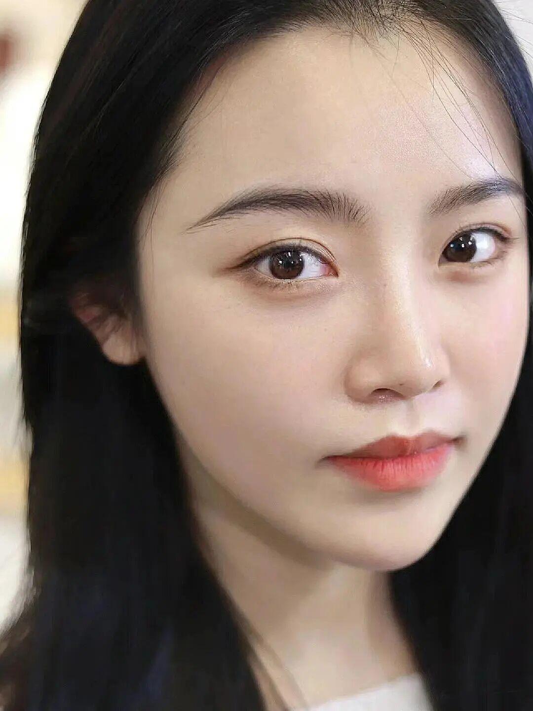 你觉得什么样的美女算是天然美