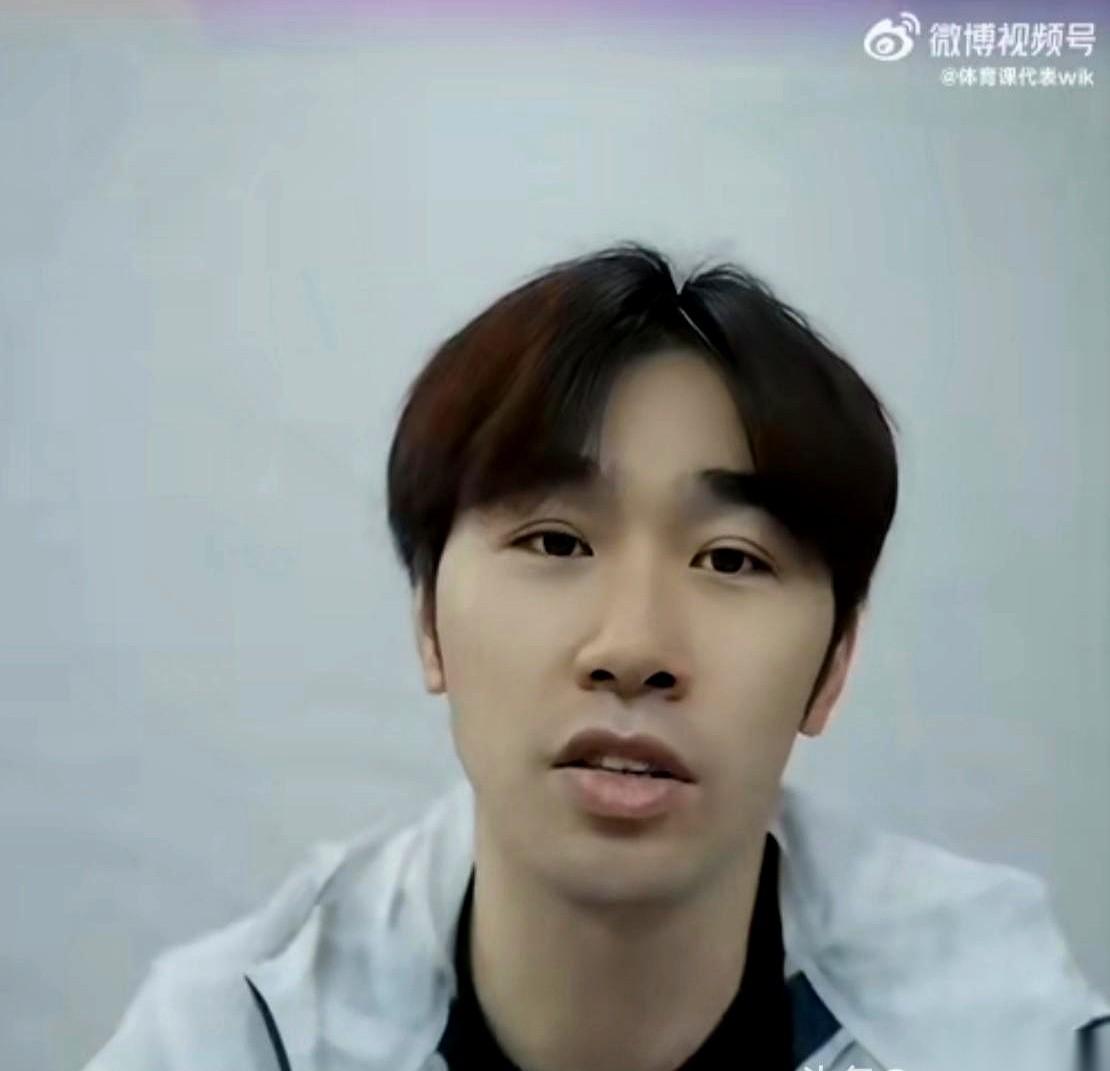 有人问前国手闫安，去不去美国那个新开的职业乒乓球联赛？他撂下一句实话：那边给的