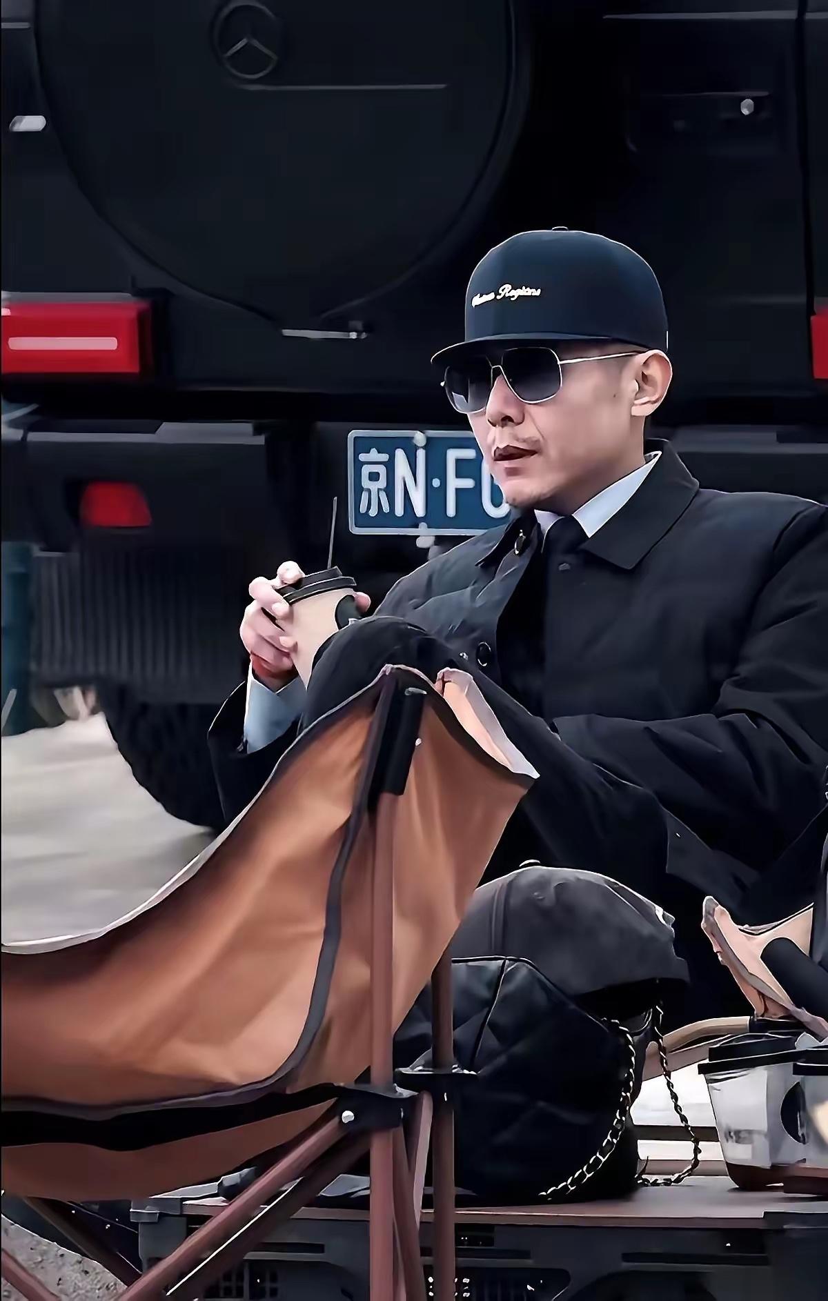 刚刷到大冰直播间这段连麦，我鸡皮疙瘩都起来了，这哪是连麦啊，分明是把一个站在鬼门