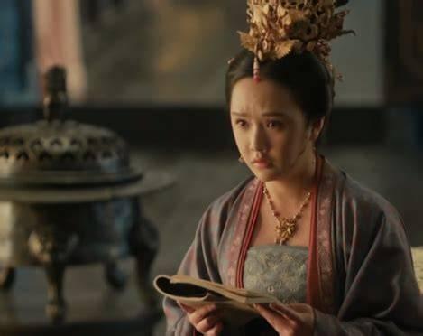 1024年，宋仁宗在选秀中一眼相中一位姿色冠世的王氏，拍板要立为皇后。太后刘娥只