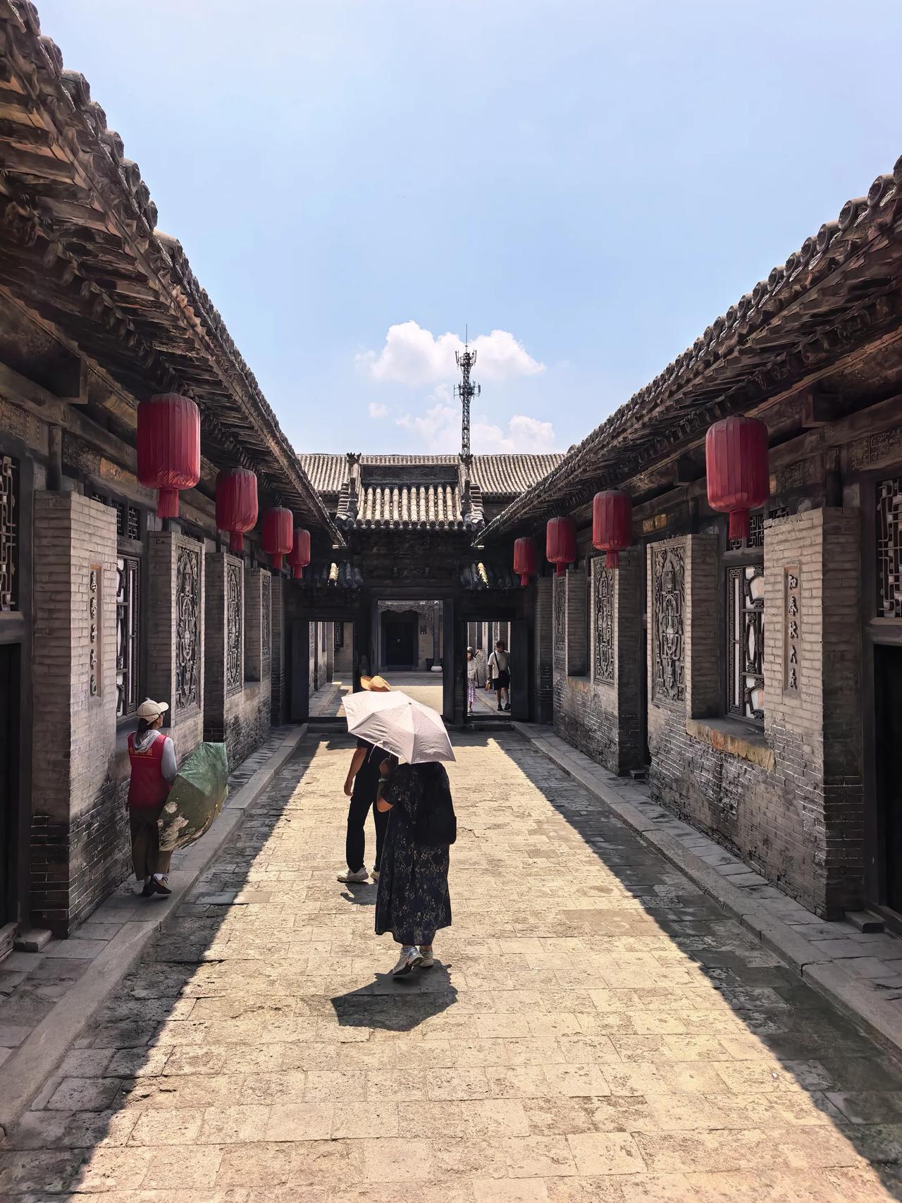 订个酒店套路也不少。这次山西行，朋友一家负责住宿部分。朋友基本上是在携程订房