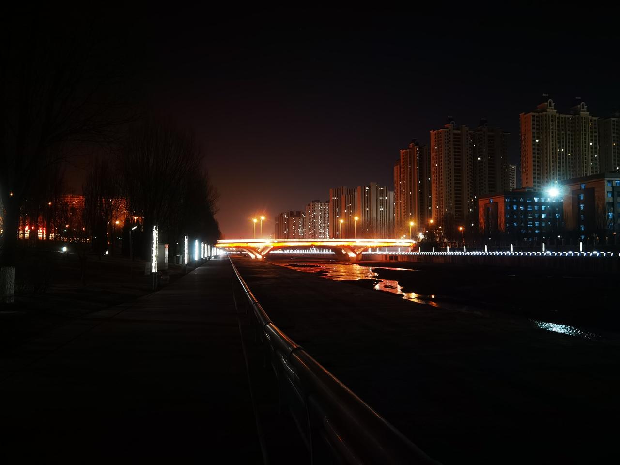 夜景，真美！夜灯，真亮！夜风，真惬意！路边灯光夜景