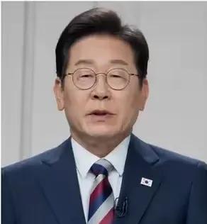 快讯！快讯！#李在明#韩国法院决定延期审理李在明违法公职选举案件，由原来的本月