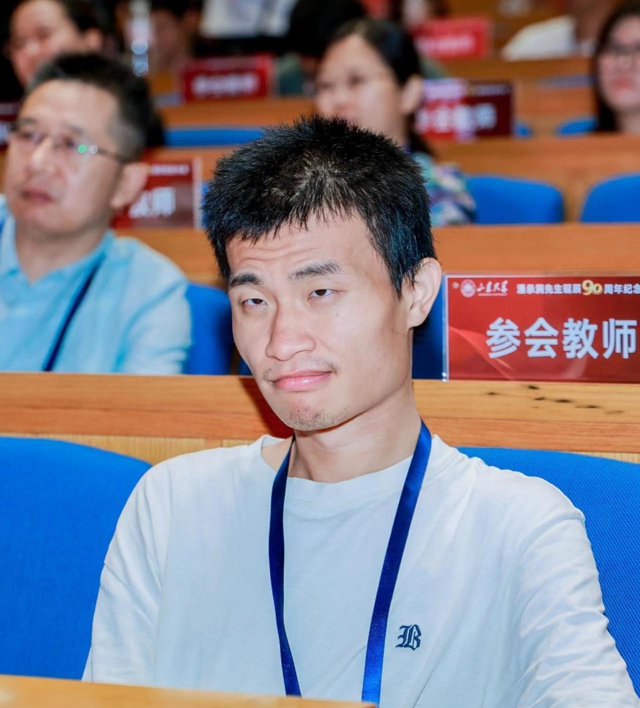 我以为韦神工资会是20000一个月，也以为韦神工资至少是10000一个月，但