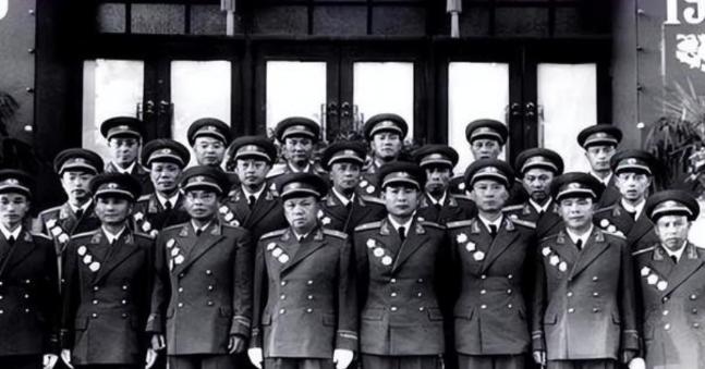 1979年，中央会议讨论出兵越南问题，会上，各将领态度有所不同，其中，叶剑英元帅