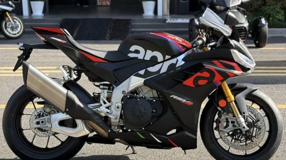 宝马1000RR价格大幅下调,apriliaRSV4折扣惊人,高端摩托车市场迎来降价潮