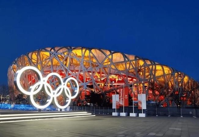 国际奥委会急了,多次想让中国申办奥运会,可中国完全不搭理,主要原因还是西方国家太