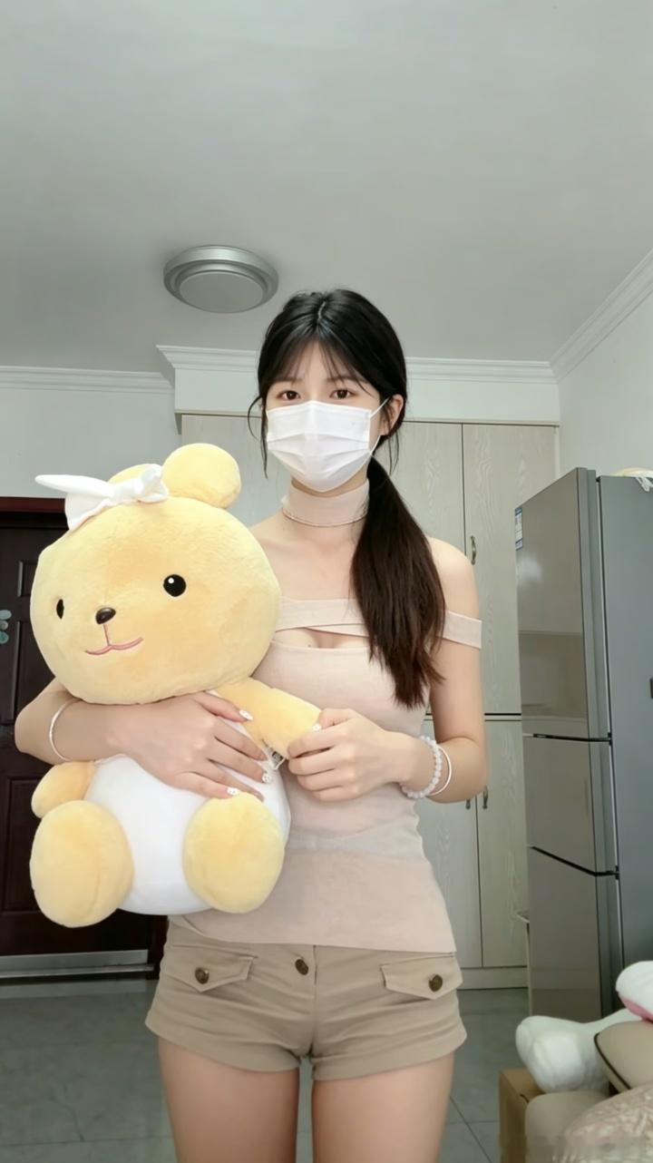 美女可爱不只一点，当然要多一点