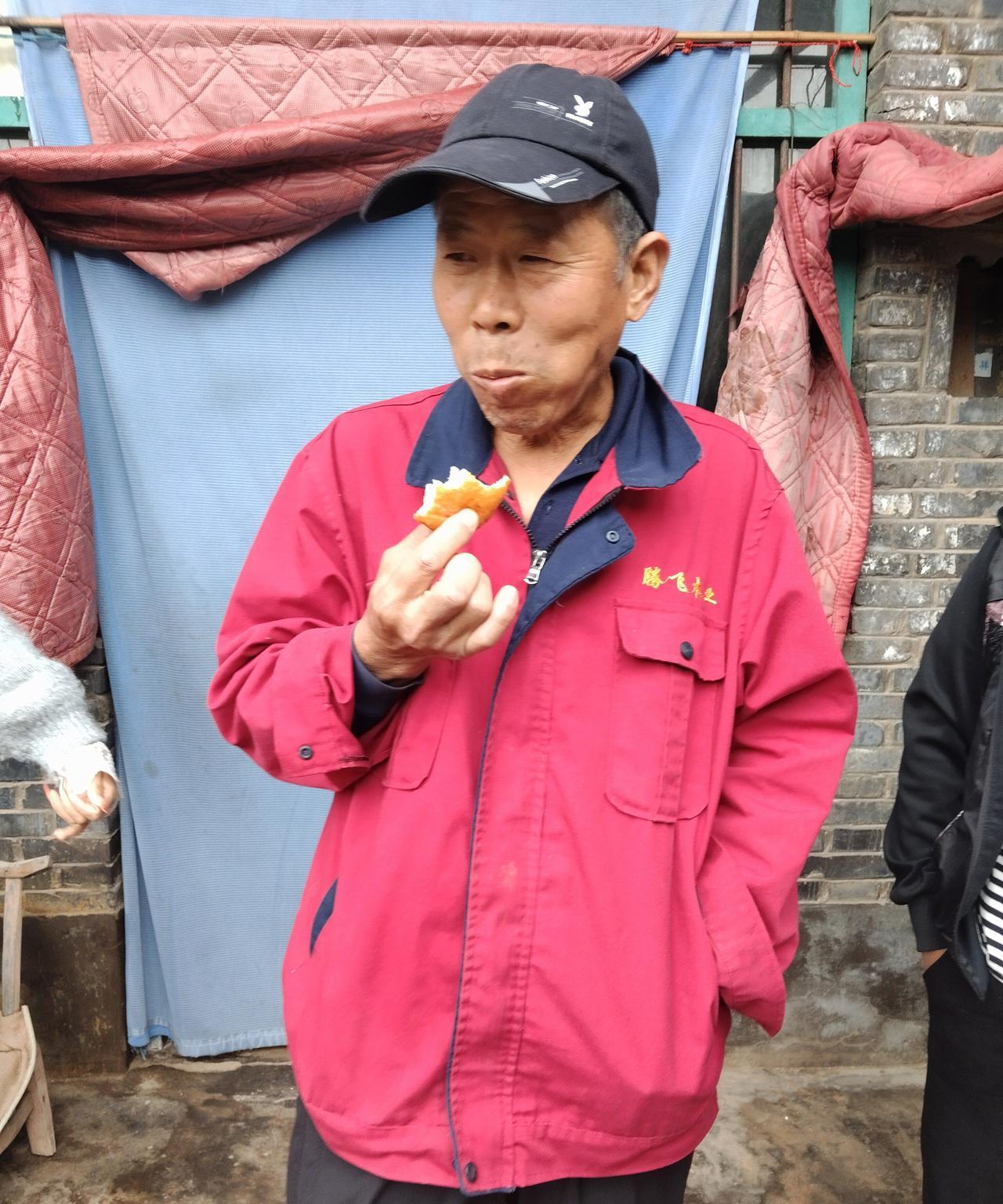 大家看下，我大姐夫说，他的嘉陵70摩托车是进口发动机，天天爱护的，不叫太阳晒，不